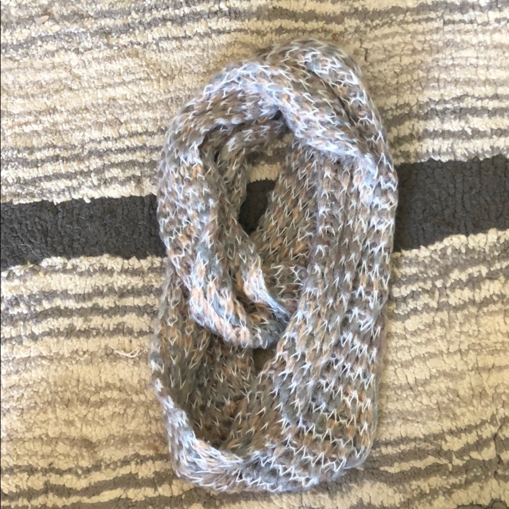 Fuzzy infinite scarf
